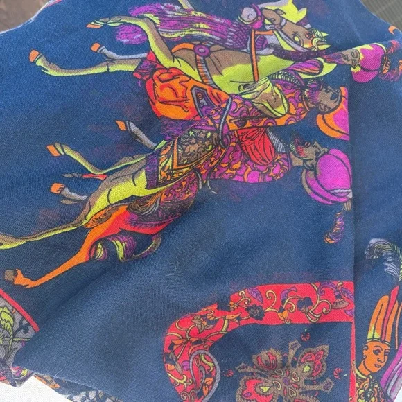 ❌ SOLD! Fendi Hot Pink Wool Scarf with Multicolor Print - Picture 2 of 3